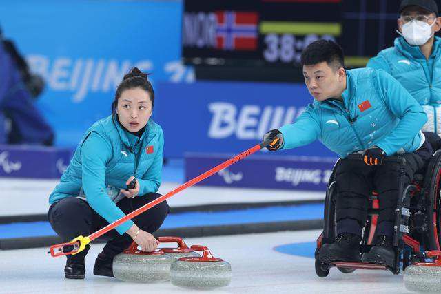 谈及首次饰演律师，黄晓明坦言：;是痛并快乐着！由黄羿监制，青年导演黄毅执导，陈震、何华超、刘楚玄、潘子剑、吕妍、杜帅、郭野主演，刘畊宏特邀出演的;新派武侠电影《汉时关》，自7月9日开机以来，便备受观众关注